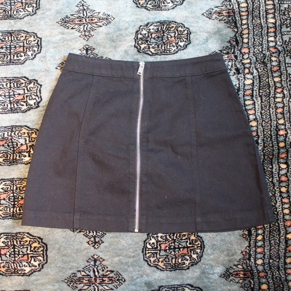 Zip Up Skirt - Picture 2 of 3